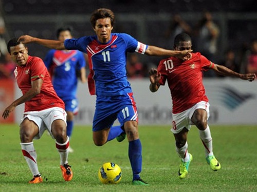  	4 cầu thủ của U23 Campuchia (áo xanh) dính nghi án bán độ