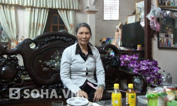 Bà Nguyễn Thị Thơ (xóm 4, thôn Phú Đô, Từ Liêm, Hà Nội), người phát hiện gói 