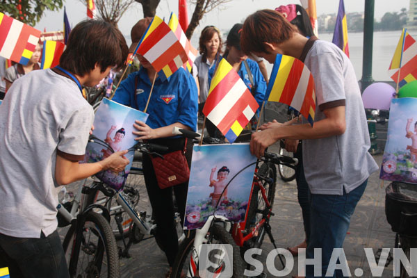 Công tác trang trí được tiến hành công phu và tỉ mỉ.