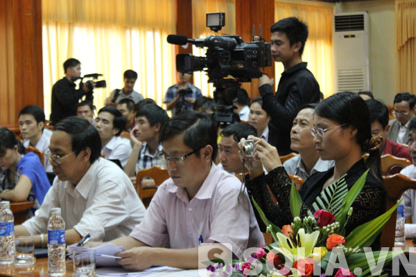 Các phóng viên tham dự buổi họp báo về tổ chức lễ tang Đại tướng Võ Nguyên Giáp được tổ chức vào chiều 11/10.