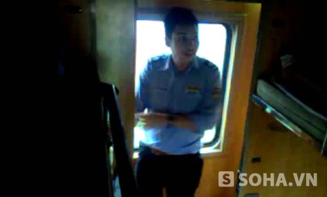 Nhân viên Đào Văn Linh là một trong những người thực hiện hành vi tiêu cực trên tàu.