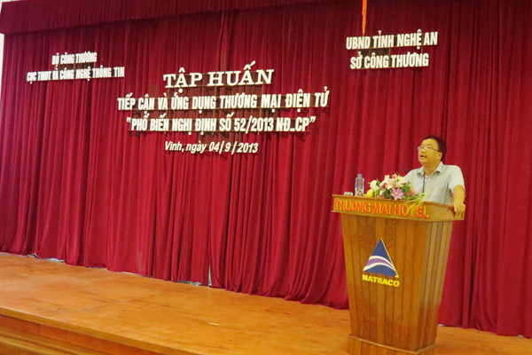 Ông Nguyễn Tài Dũng - Phó Giám đốc Sở Công Thương Nghệ An phát biểu tại một buổi tập huấn mới đây (Ảnh: Website Sở CT Nghệ An).