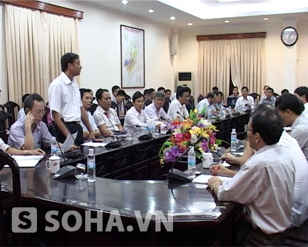 Cuộc họp báo khẩn cấp do UBND TP Thái Bình tổ chức vào 18 giờ chiều ngày 11/9, đã công bố rõ danh tính hung thủ Đặng Ngọc Viết, đồng thời cho biết 4 nạn nhân đã bị bắn vào đầu và một nạn nhân bị bắn sượt qua tai.