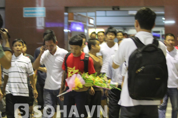 Về Việt Nam giữa đêm, “Running Man” được đại gia đình chào đón nồng nhiệt