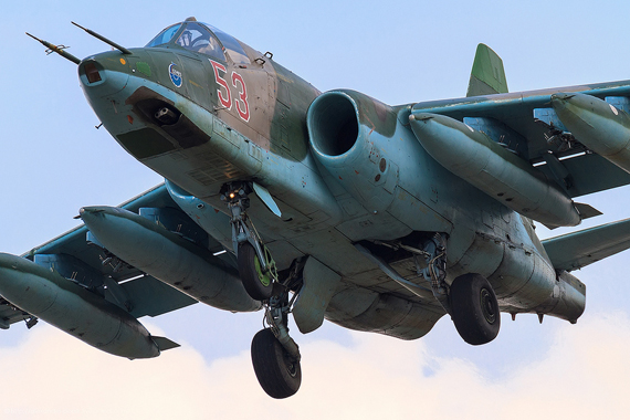 
	Máy bay Su-24 có trọng lượng rỗng 9.185 kg, trọng lượng cất cánh 14.600 kg, và trọng lượng cất cánh tối đa 17.600 kg, chiều dài 15,53 m, chiều cao 4,80 m vàsải cánh 14,36 m.