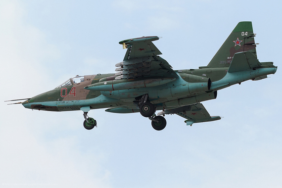 
	Máy bay huấn luyện hai chỗ ngồi Su-25UB mang số hiệu 04 tại căn cứ không quân Chernigovka.