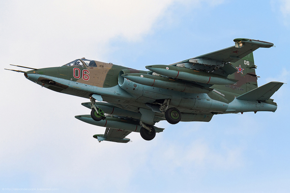
	Máy bay huấn luyện hai chỗ ngồi Su-25UB mang số hiệu 06 tại căn cứ không quân Chernigovka.