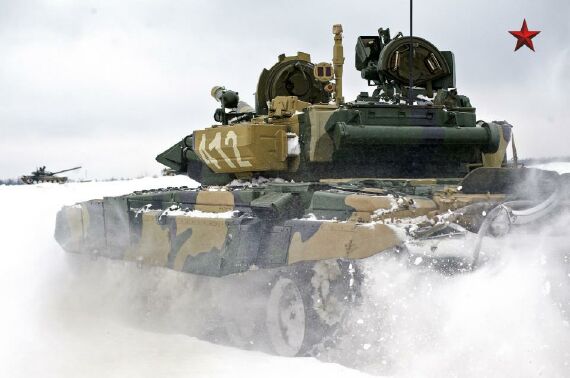 
	Xe tăng T-90 thuộc Tiểu đoàn tăng Alabino, Lữ đoàn cơ giới số 5, Lục quân Nga “cưới tuyết” tập trận.