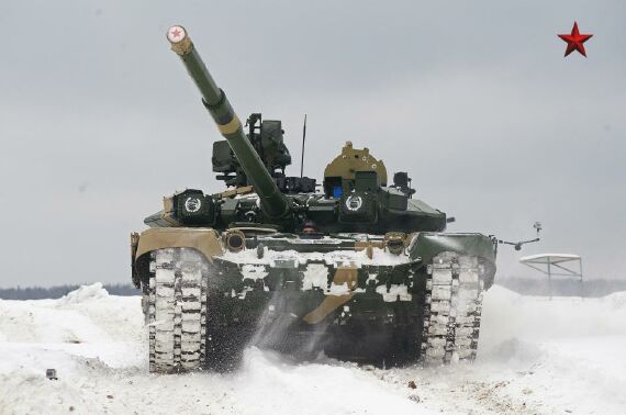
	Xe tăng T-90 thuộc Tiểu đoàn tăng Alabino, Lữ đoàn cơ giới số 5, Lục quân Nga “cưới tuyết” tập trận.