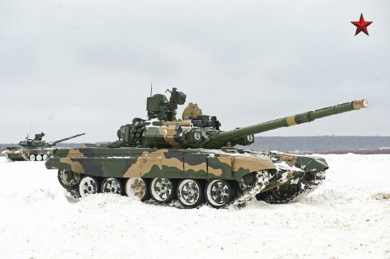 
	Xe tăng T-90 thuộc Tiểu đoàn tăng Alabino, Lữ đoàn cơ giới số 5, Lục quân Nga “cưới tuyết” tập trận.