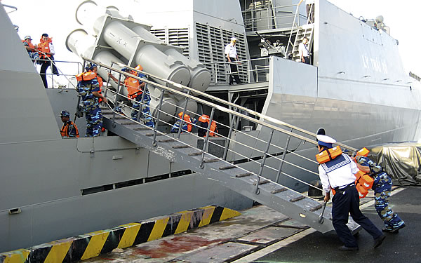 Tàu hộ vệ tên lửa Lý Thái Tổ chuẩn bị cho một chuyến ra khơi (Ảnh nhà máy cung cấp).