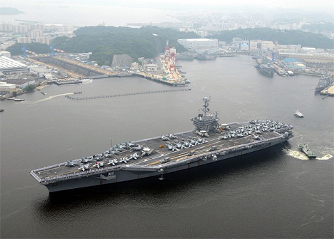 	Hàng không mẫu hạm USS George Washington thuộc Hạm đội 7 tại cảng Yokosuka
