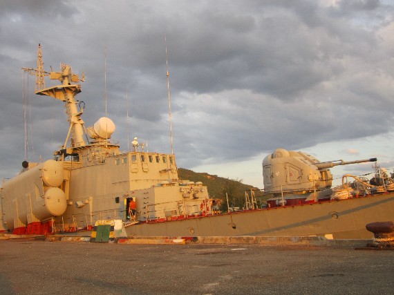  	Hệ thống vũ khí và radar trên tàu dự án 1241RE của Hải quân Việt Nam tại quân cảng Cam Ranh.