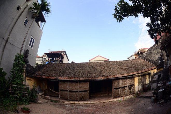 
	Nhà ông Hợi, thôn Hòe Thị, xã Xuân Phương là một trong nhiều ngôi nhà cổ, dậm nét làng quê Việt.