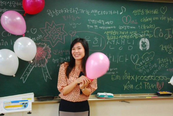 Cô giáo Nguyễn Thị Thanh Tâm nhận được nhiều tình cảm, hâm hộ của học trò Hàn.