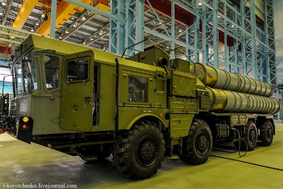 Cận cảnh tên lửa S-400 và ‘người kế nhiệm’ S-300 của Nga 