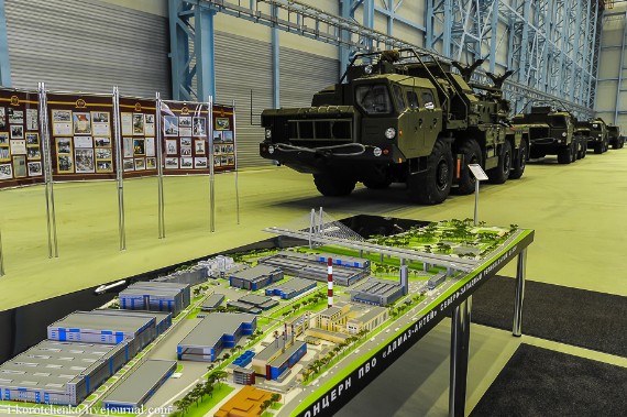 Cận cảnh tên lửa S-400 và ‘người kế nhiệm’ S-300 của Nga 