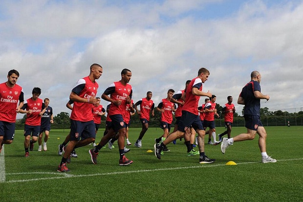 Sắp tới Việt Nam, “sao” Arsenal hăng say luyện tập