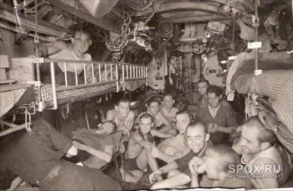 	Bên trong một tàu ngầm trong chiến tranh thế giới.