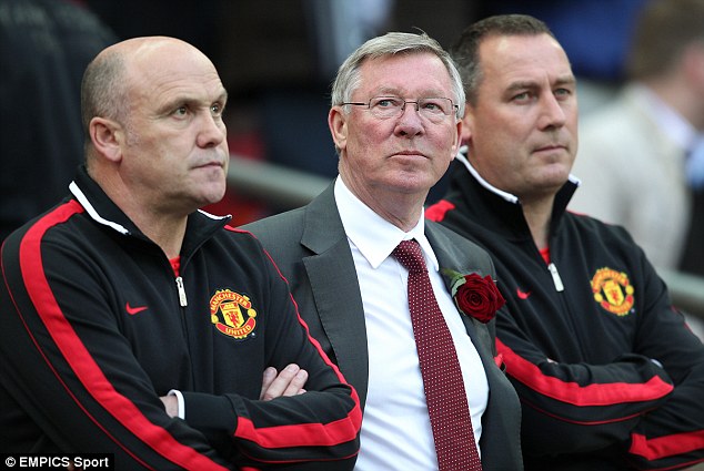 
	Mike Phelan (trái) và Meulensteen (phải) rất được trọng dụng dưới thời Sir Alex Ferguson