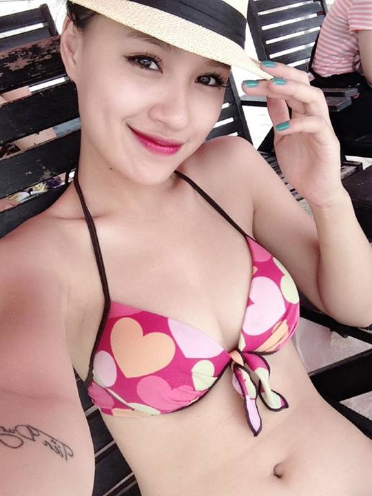 DJ Tít khoe body siêu chuẩn với bikini nóng bỏng