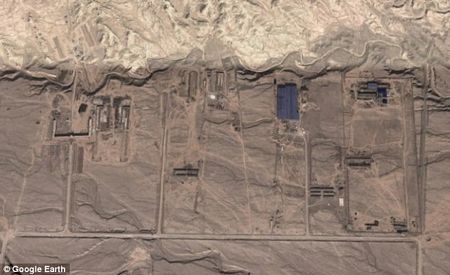 Trung Quốc xây công trình bí ẩn giữa sa mạc