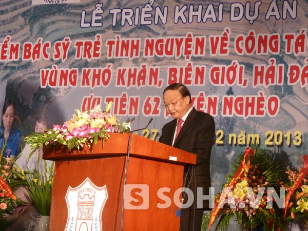 Đồng chí Tô Huy Rứa thay mặt lãnh đạo Đảng và Nhà nước gửi lời chúc đến toàn thể cán bộ trong ngành Y tế nhân ngày Thầy thuốc Việt Nam 27/02.
