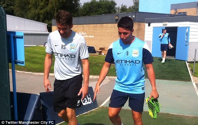 	Samir Nasri chuẩn bị sẵn mội đôi giày rất 