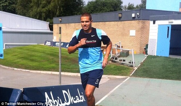 	Jack Rodwell hối hả tiến vào sân tập