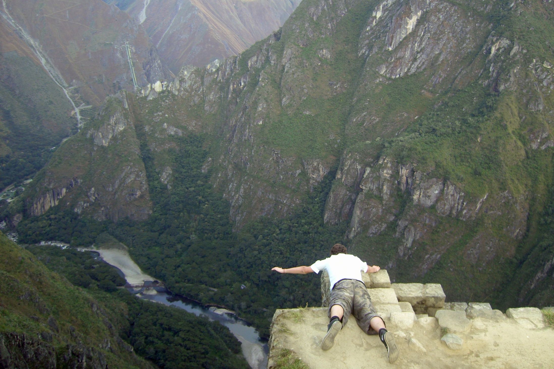 
	James tại Peru