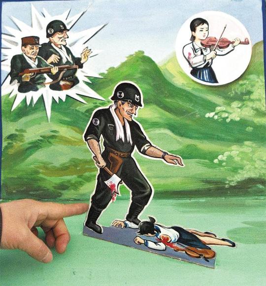 	Một bức ảnh trong sách giáo khoa của học sinh mẫu giáo Triều Tiên với hình ảnh lính Mỹ giết hại dã man trẻ em vô tội.