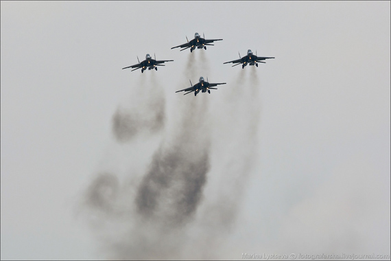 Màn trình diễn đỉnh cao của Su-27/30 và MiG-29 tại LIMA-2013 (P2)