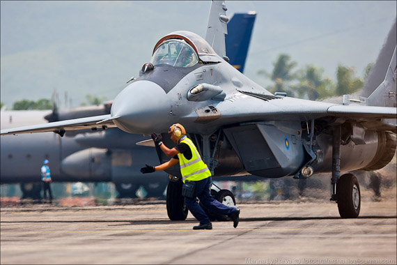 Màn trình diễn đỉnh cao của Su-27/30 và MiG-29 tại LIMA-2013 (P2)