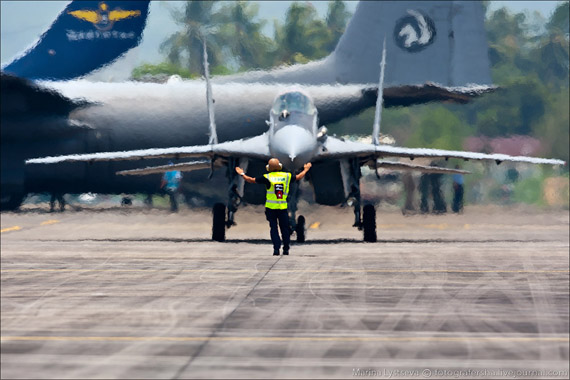 Màn trình diễn đỉnh cao của Su-27/30 và MiG-29 tại LIMA-2013 (P2)