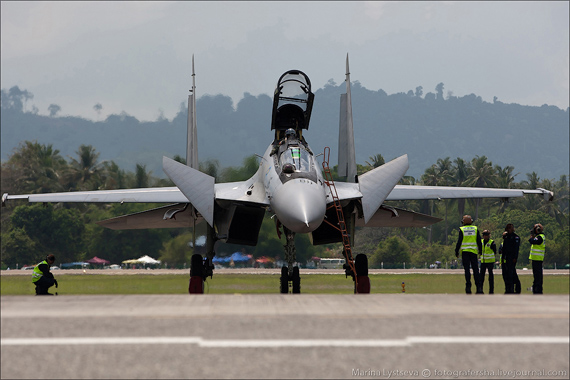 Màn trình diễn đỉnh cao của Su-27/30 và MiG-29 tại LIMA-2013 (P2)