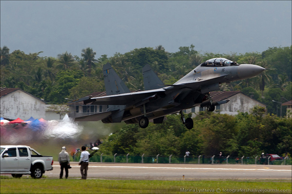 Màn trình diễn đỉnh cao của Su-27/30 và MiG-29 tại LIMA-2013 (P2)