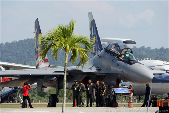 Màn trình diễn đỉnh cao của Su-27/30 và MiG-29 tại LIMA-2013 (P2)