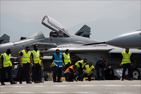 Màn trình diễn đỉnh cao của Su-27/30 và MiG-29 tại LIMA-2013 (P2)