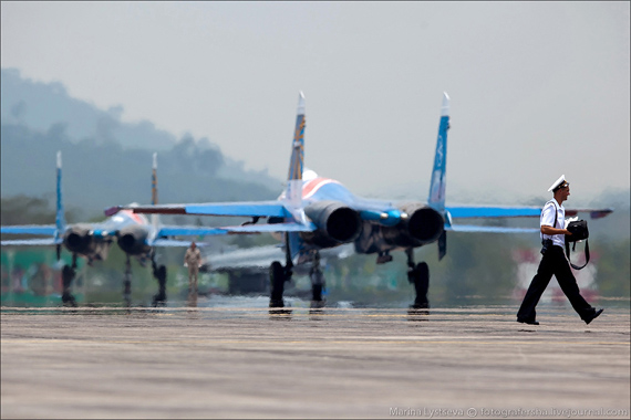 Màn trình diễn đỉnh cao của Su-27/30 và MiG-29 tại LIMA-2013 (P1)