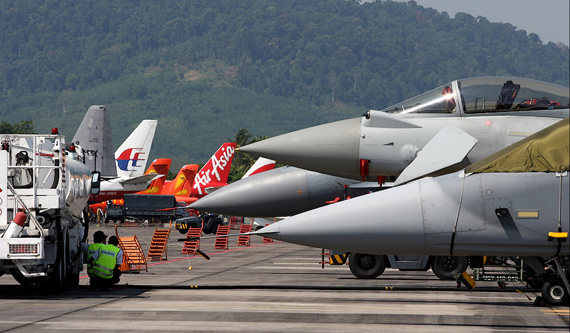 
	Gripen, Eurofighter và Su-30MKM