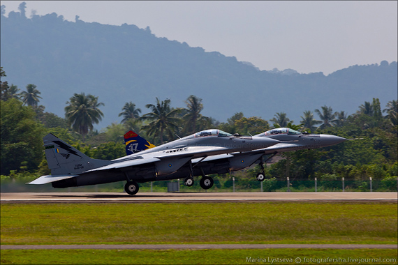 Màn trình diễn đỉnh cao của Su-27/30 và MiG-29 tại LIMA-2013 (P2)