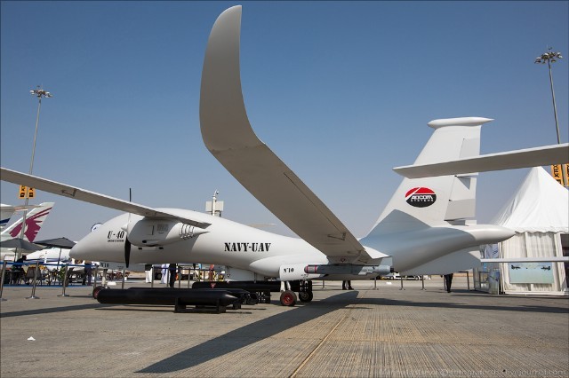  	UAV United 40 tại triển lãm hàng không Dubai 2013.