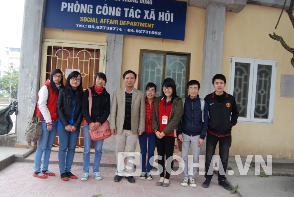 Nguyễn Trung Dũng - SV năm nhất Học viện Ngoại giao (thứ 2 từ phải sang).