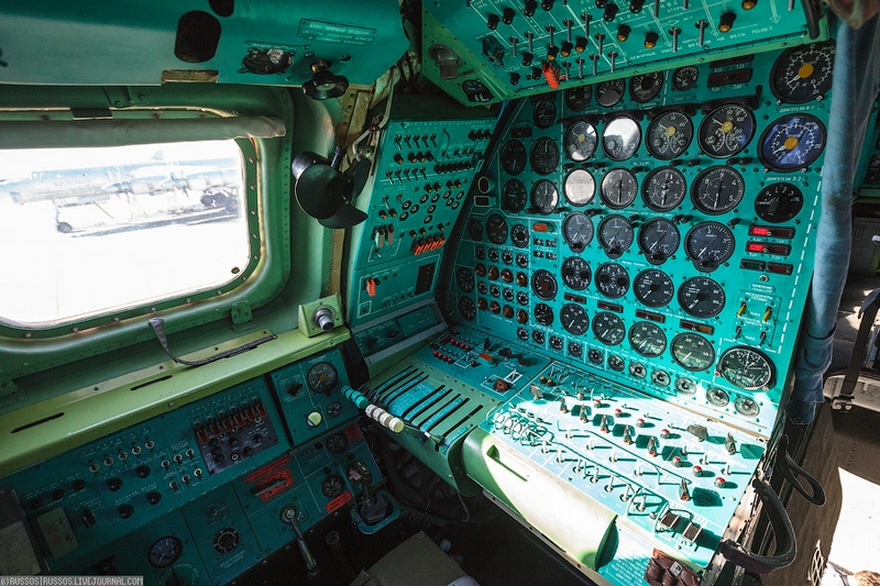 Cận cảnh máy bay ném bom chiến lược Tu-95MS của Nga