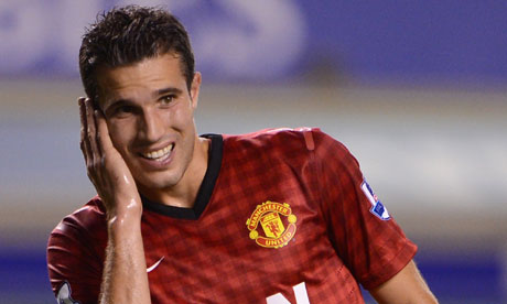  	van Persie lọt vào tầm ngắm của nữ CĐV đặc biệt