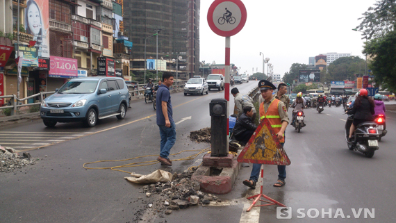 Ngay sau đó, lực lượng chức năng đã có mặt kịp thời để ngăn đường khắc phục sự cố.