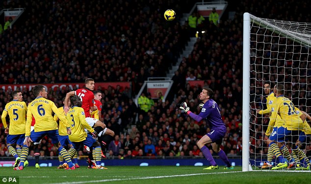  	Persie ghi bàn thắng duy nhất giúp Man Utd hạ gục Arsenal