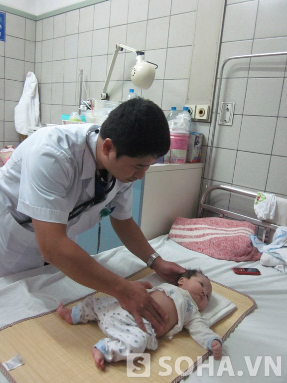 Bé Trần Hồng Q. (3 tháng tuổi) đã được cứu sống sau khi bị viêm cơ tim tối cấp
