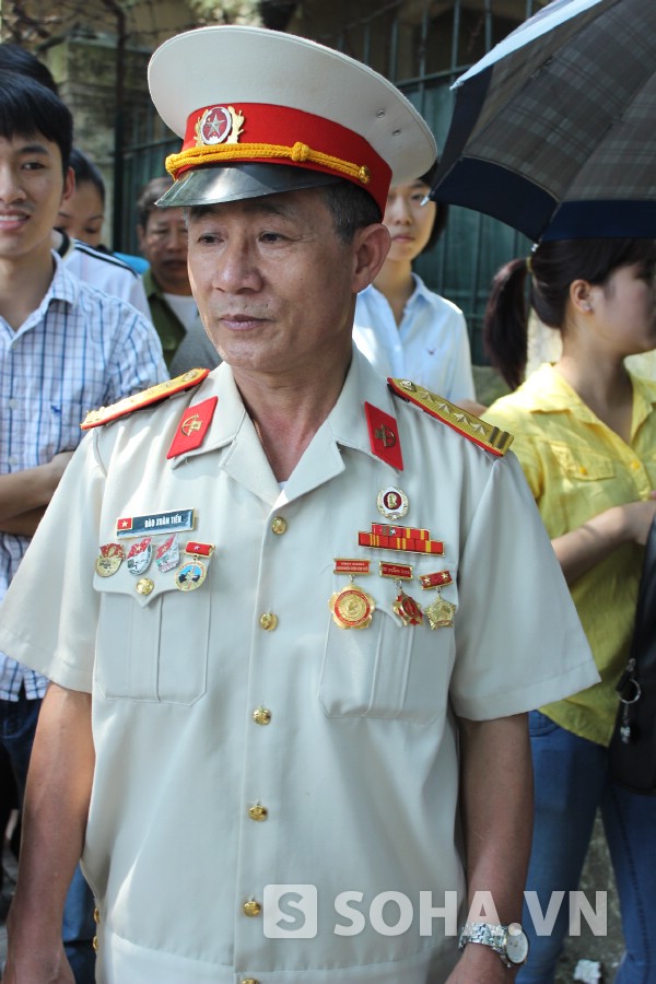 	Bác Đào Xuân Tiến từ Hưng Yên lên Hà Nội với mong muốn bày tỏ sự kính trọng, tình cảm sâu sắc với Đại tướng của nhân dân.
