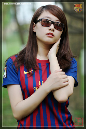 Báo thân Barca tung ảnh hot girl hội CĐV Việt Nam